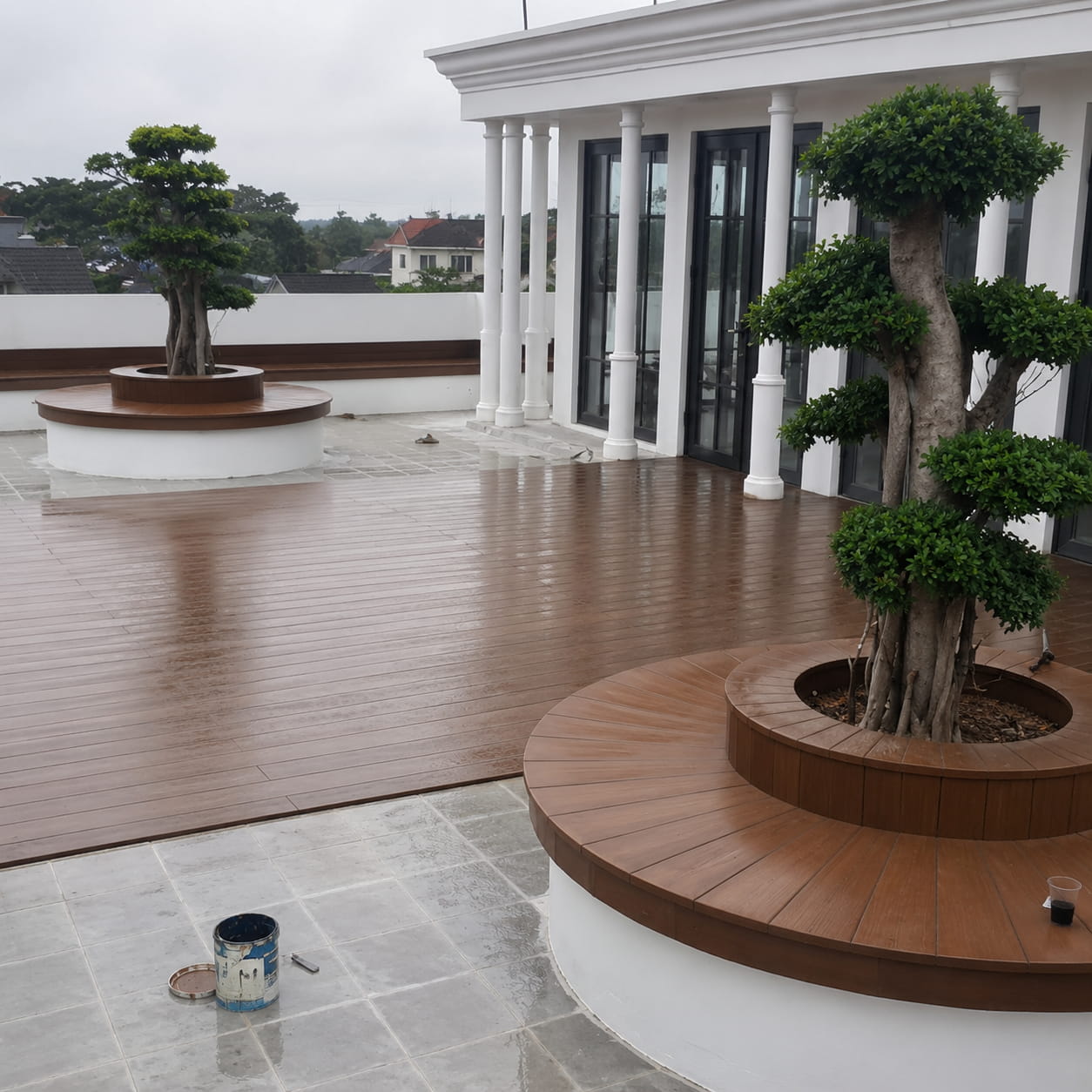 Decking area teras dan rooftop di Menteng, Jakarta